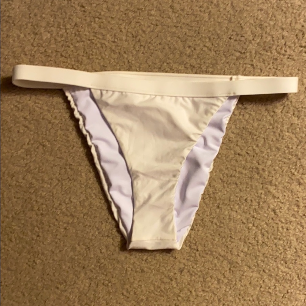 Venus cheeky mid rise bikini bottom.